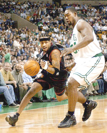 罗德里戈抗议裁判判罚：你必须尊重我们，看看你在哪里（罗德里戈质疑判罚怒斥裁判：请尊重我们，看看你的位置）