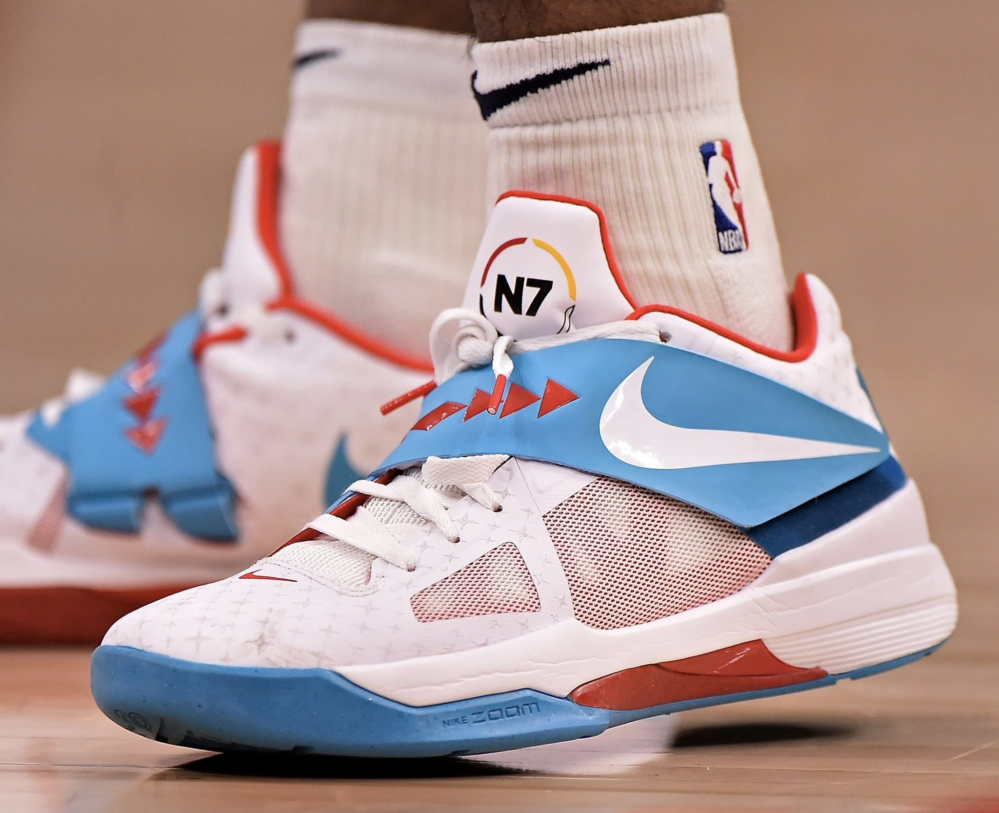 记者：彭啸应该是韧带损伤，联赛最后一轮可能是赶不上了（记者：彭啸疑似韧带受伤 或无缘联赛收官战）