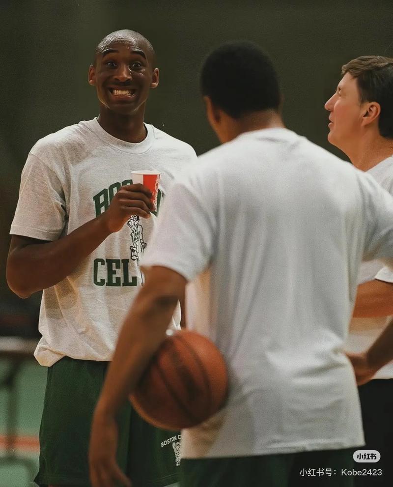 本菲卡客场2-0阿贾克斯，萨穆埃尔-达尔、巴雷罗建功（本菲卡客场2比0击败阿贾克斯，萨穆埃尔-达尔和巴雷罗进球）