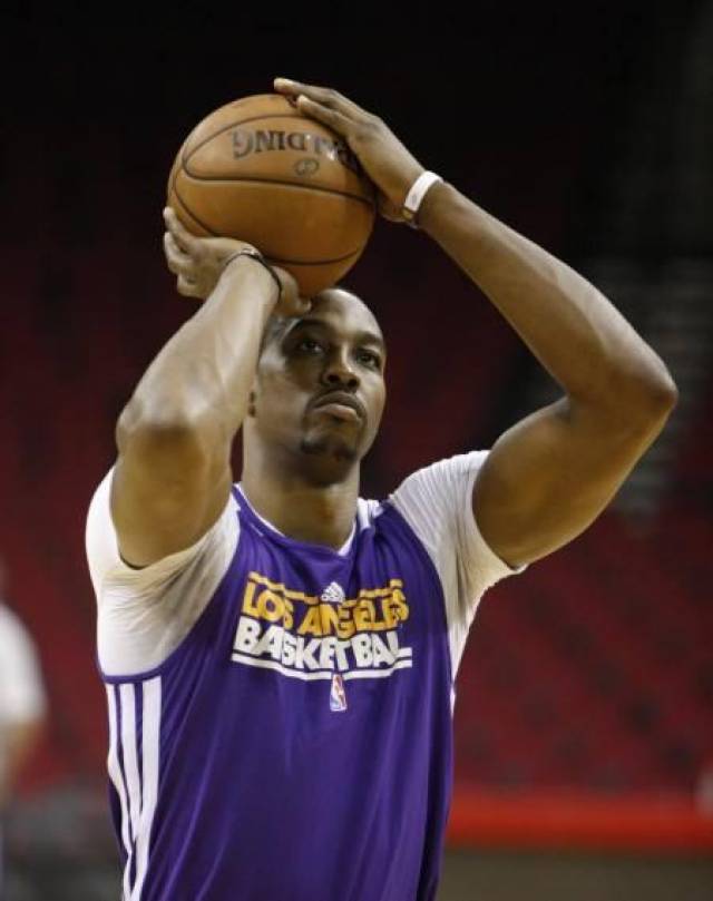 剑南春｜尤文2-1逆转卡利亚里，伊尔迪兹双响，弗拉霍维奇伤退（剑南春｜尤文2-1反超卡利亚里：伊尔迪兹梅开二度，弗拉霍维奇因伤离场）