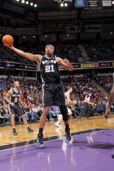 姆巴佩左腿肌肉不适缺席欧冠对阵曼城（姆巴佩因左腿肌肉不适无缘欧冠战曼城）